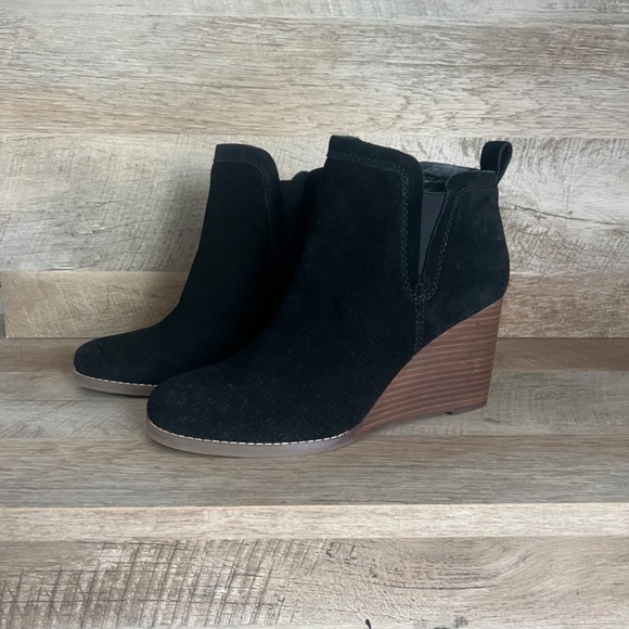 NWT Crown Vintage Wedge Bootie Size 10 - Picture 3 of 8